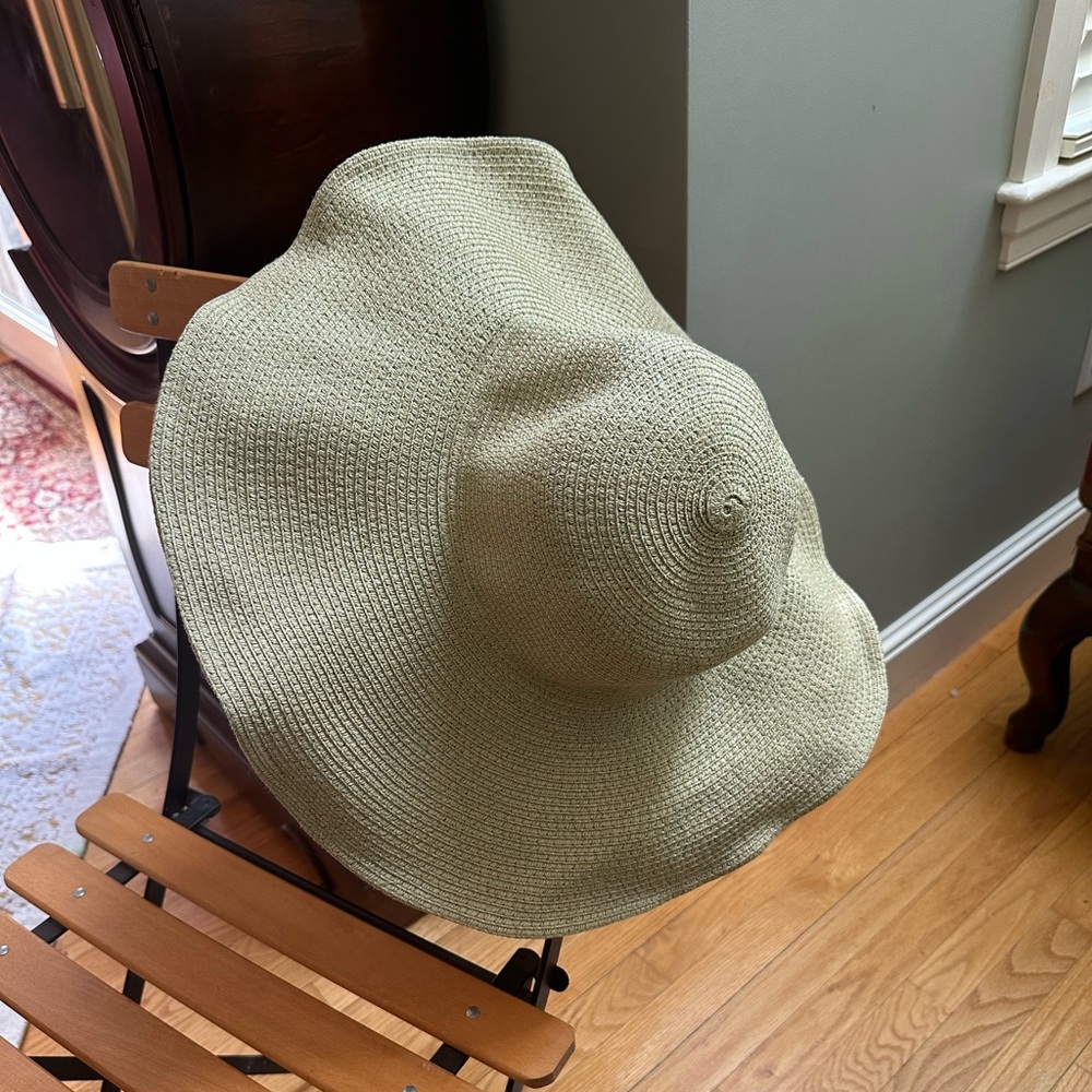 Wide brim sun hat with adjustable brim